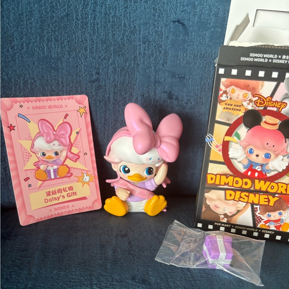 Dimoo World Disney Series Figures “Daisy’s Gift”